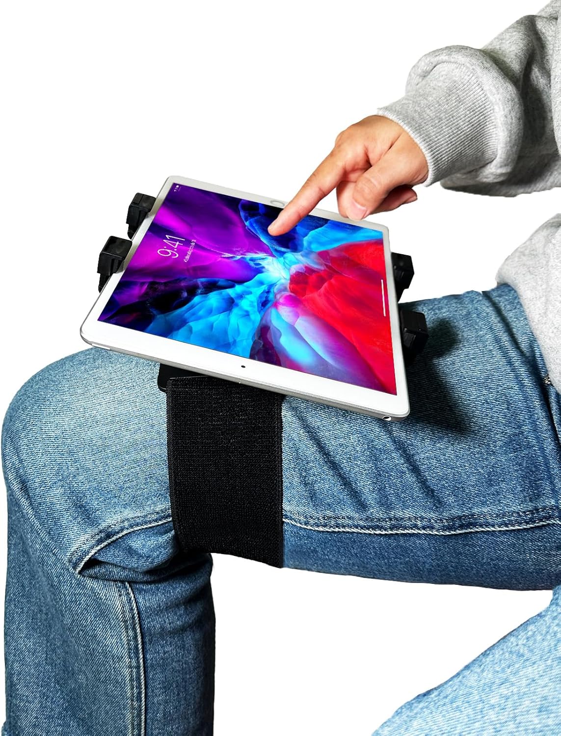 Innovative kneeboard tablet mount for pilots, adjustable and secure for tablets and phones